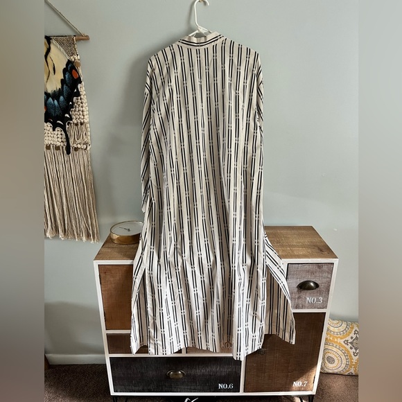 Universal Thread Artsy Duster - Picture 4 of 4